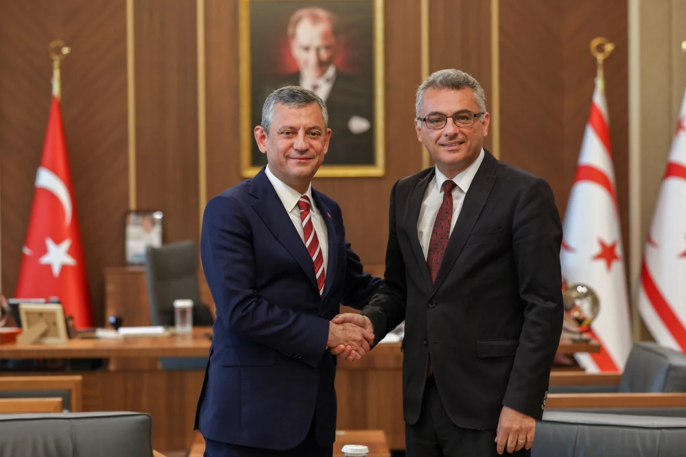 CHP Genel Başkanı Özel KKTC’nin Bağımsızlık Yıl Dönümünde Erhürman İle Görüştü