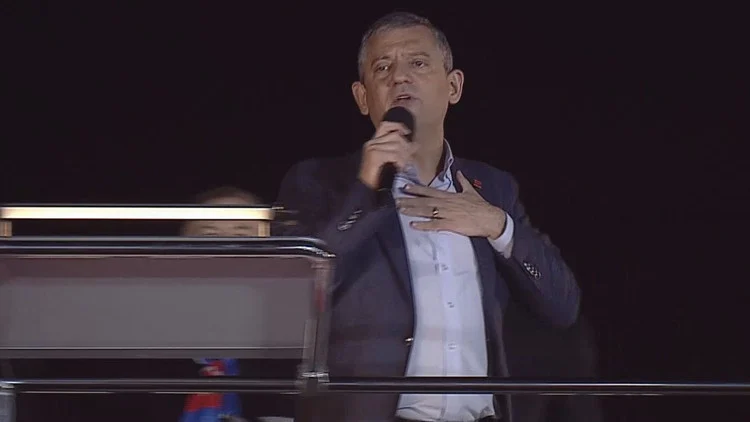 Özgür Özel Sarıyer Mitinginde Kredi Kartı Ve Çiftçi Borçları İçin Çözümler Sundu