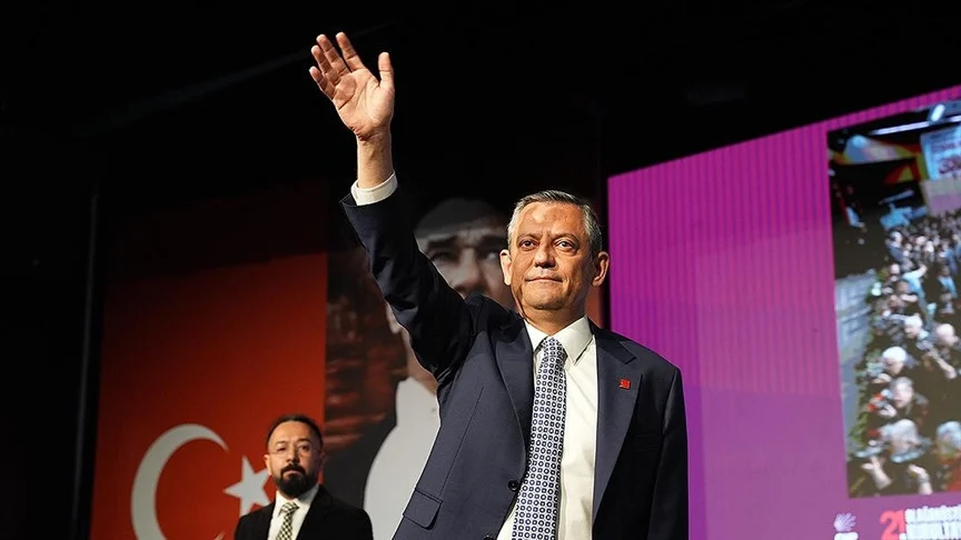 Özgür Özel Erdal İnönü Anmasında Kürt Sorununu Mecliste Çözme İddiasını Yineledi