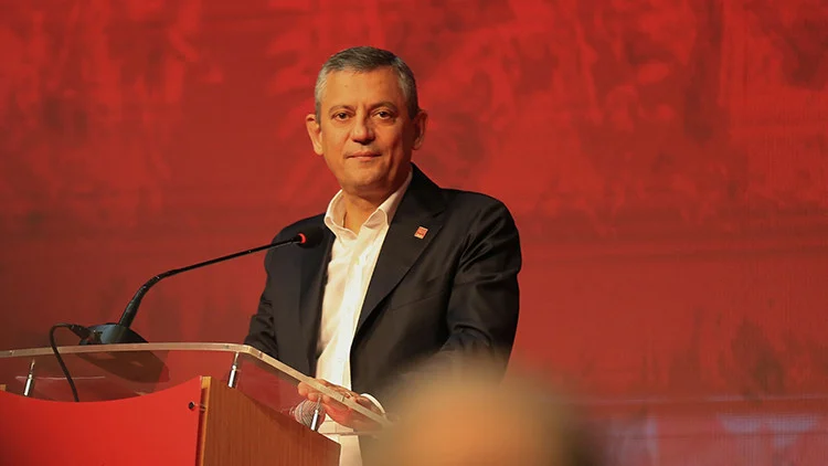 Özgür Özel Manisa’dan İktidara Yürüyüş Çağrısı Yaparak Genel Seçim Hedeflerini Vurguladı