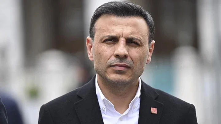 CHP İstanbul İl Başkanı Özgür Çelik Mazbatasını Aldı Kayyum Kararlarının Kalkmasını İstedi
