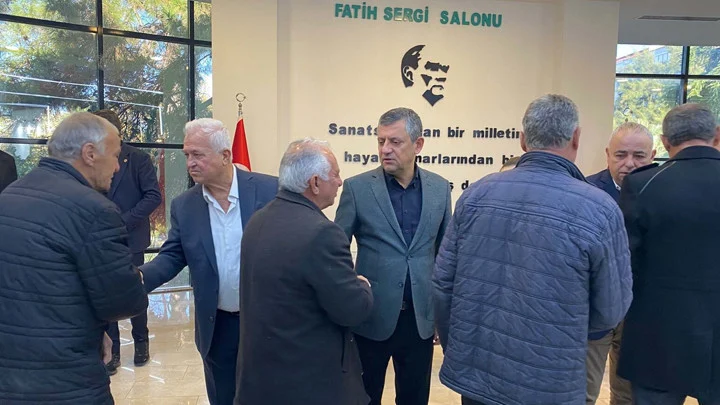 CHP Genel Başkanı Özgür Özel Manisa’da Durbay Ailesinin Evlat Acısını Paylaştı