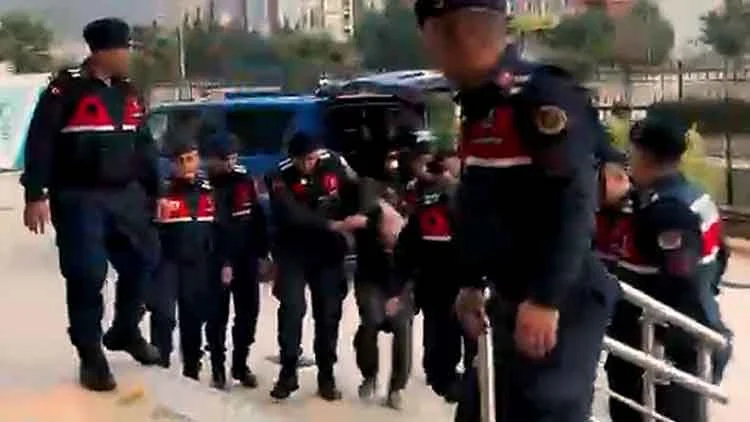 Adana Kozan’da Çocuğa Yönelik Cinsel İstismar Şüphelisi Adliyeye Sevk Edildi