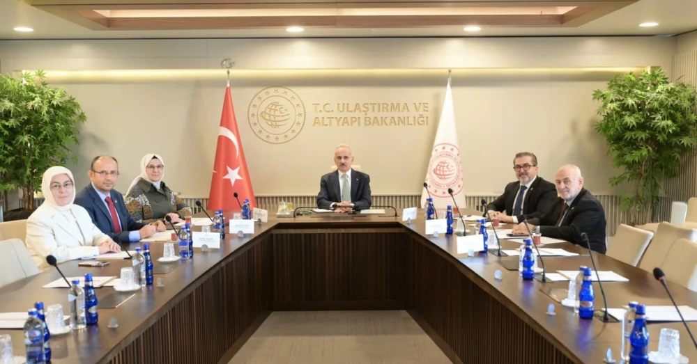 Çocukların Dijital Ortamdaki Hakları İçin Kapsamlı Koruma Mekanizmaları Ele Alındı