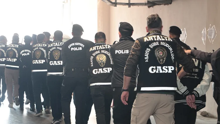 Antalya Merkezli Fahiş Hesap Tuzağı Kuran Çete Çökertildi 16 Zanlı Tutuklandı