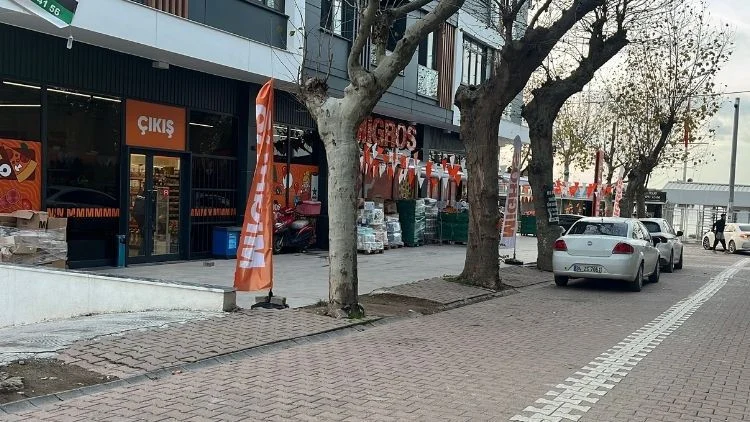 Darıca’da Temizlik Görevlisinin Bulduğu 60 Bin Doların Sahibi Aranıyor