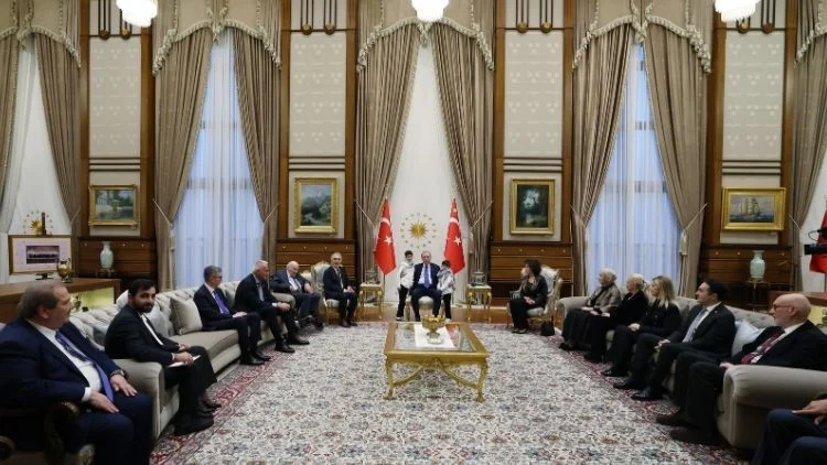 Cumhurbaşkanı Erdoğan Kültür Sanat Büyük Ödülleri Sahiplerini Ağırladı Gazze’ye Güçlü Destek Mesajı