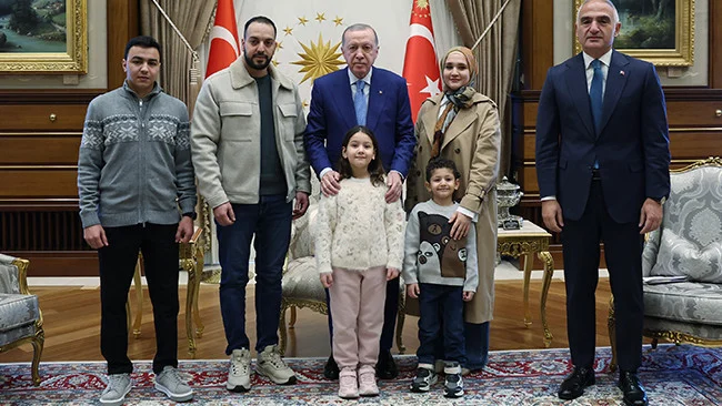 Cumhurbaşkanı Erdoğan İsrail Saldırısında Ölen 6 Yaşındaki Hind Rajab’ın Ailesini Kabul Etti