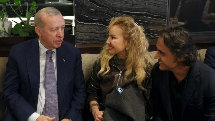 Cumhurbaşkanı Erdoğan Ak Parti Genel Merkezi Yakınındaki Bir Kafede Vatandaşlarla Buluştu