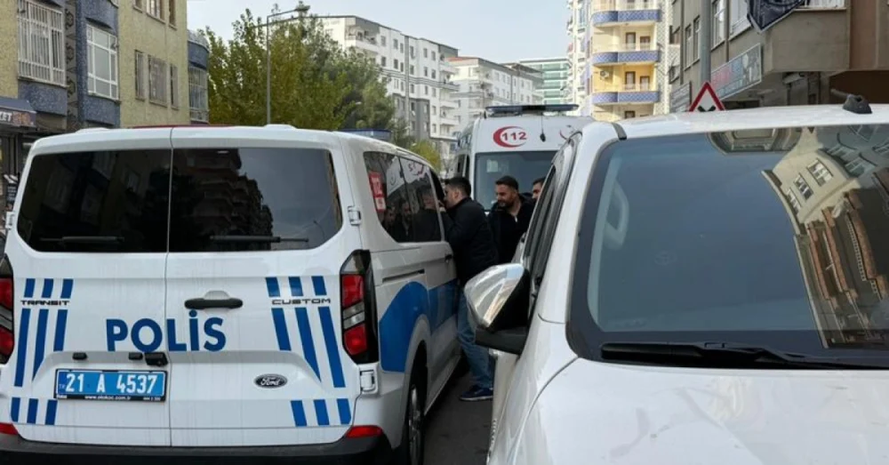 Diyarbakır’da Anne 2 Aylık Bebeğini Pencereden Attı Bebek Hayatını Kaybetti