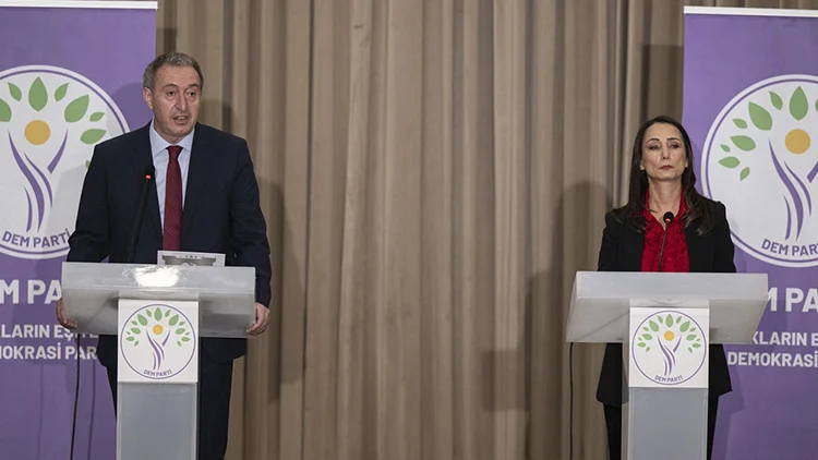 DEM Parti, PKK’nın Çekilme Kararı Sonrası Yeni Bir Barış Sürecine Geçiş Çağrısı Yaptı