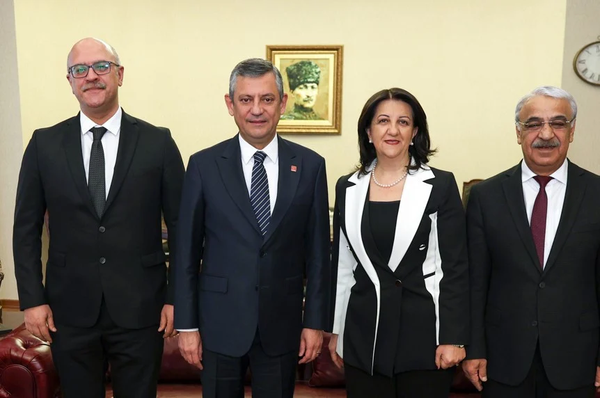 DEM Parti Heyeti CHP’yi Ziyaret Ederek Terörsüz Ve Demokratik Türkiye Hedefini Masaya Yatırdı