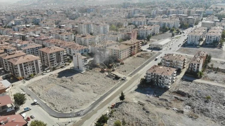 Malatya’da Depremde Yıkılan Palmiye Sitesi Davasında On Sanığa Hapis Dört Sanığa Beraat Kararı Verildi