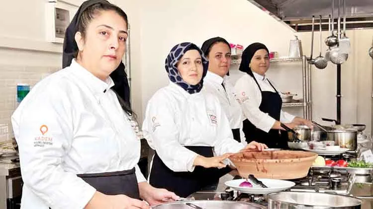 Depremzede Kadınlar Yöresel Mutfak Mirasını Yarışmada Sergiledi