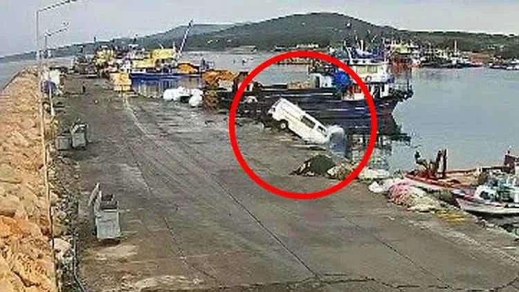 Didim’de Kamyonetin Denize Uçtuğu Anlar Güvenlik Kamerasına Yansıdı