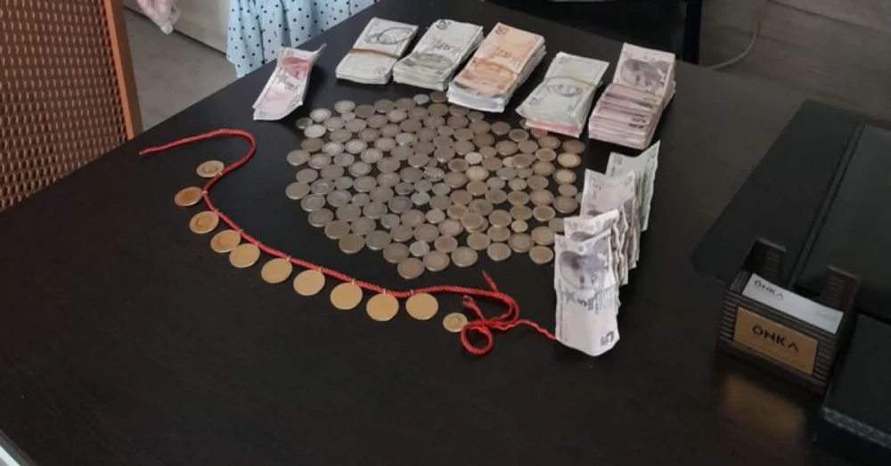 Sakarya’da Dilencilik Yapan Kadından 355 Bin Lira Değerinde Altın Ve Nakit Para Çıktı