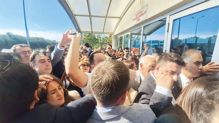 İmamoğlu Davasında Mahkeme Salonu Krizi Ve Savunma Hakları Tartışmaları Yaşandı