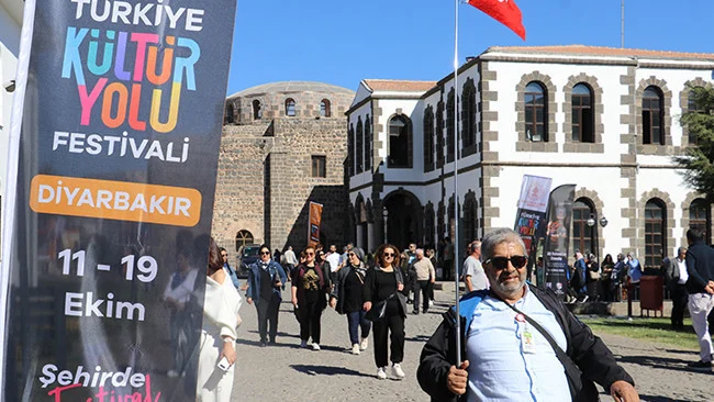 Diyarbakır Kültür Yolu Festivali Yoğun Katılımla İkinci Gününe Devam Etti