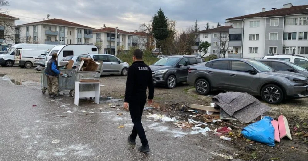 Düzce’de Çevreyi Kirleten Şahıs Tespit Edilip Kirlettiği Alan Temizletildi