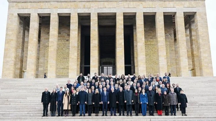 CHP Genel Başkanı Özgür Özel Yeni A Takımı İle Türkiye İttifakı Vurgusu Yaptı