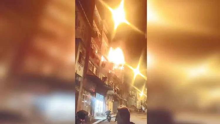 Kız İsteme Eğlencesinde Çıkan Yangın Evi Küle Çevirdi Dokuz Kişi Kurtarıldı İki Zanlı Tutuklandı