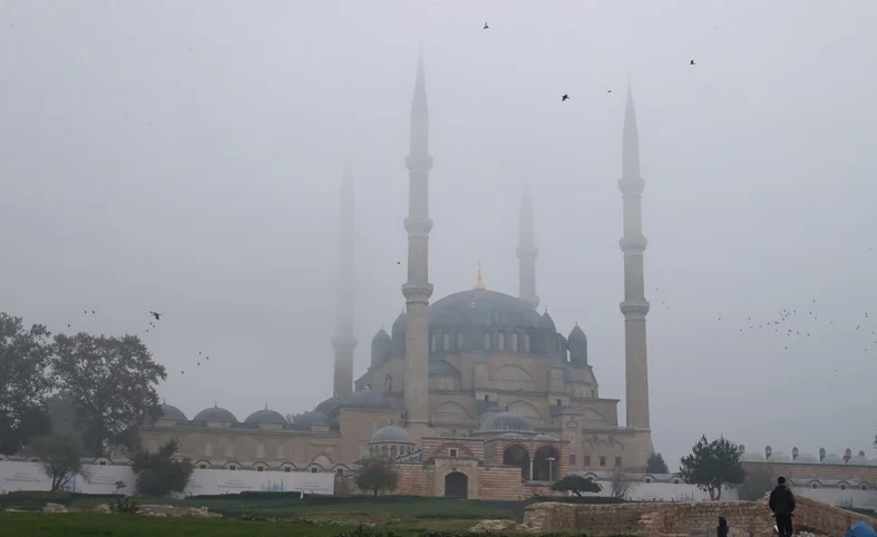 Edirne Ve Tekirdağ’da Yoğun Sis Görüş Mesafesini 50 Metreye Kadar İndirdi