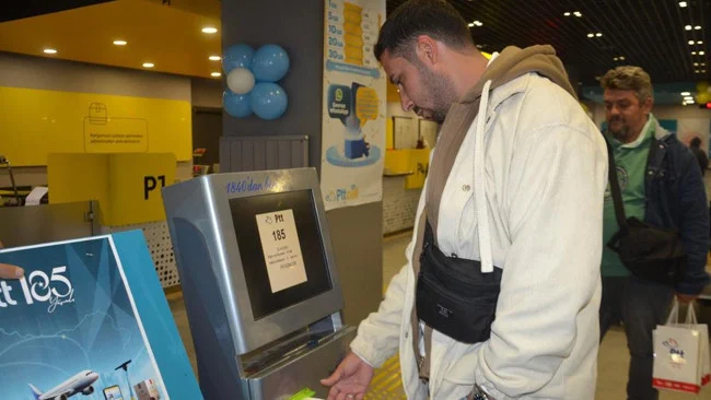 Balıkesir’de 185. Sıra Numarası Alan Vatandaşa Ptt’den Anlamlı Hediye