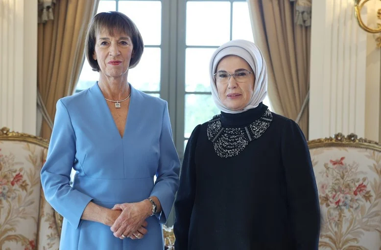 Emine Erdoğan Alman Konuğuna Cumhurbaşkanlığı Millet Kütüphanesi’ni Tanıttı