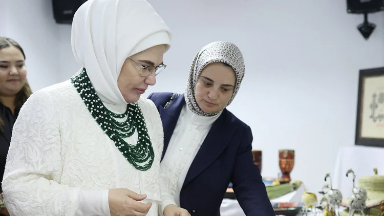Emine Erdoğan Güney Afrika’da Yunus Emre Enstitüsü’nü Ziyaret Ederek Kültürel Köprüleri Vurguladı