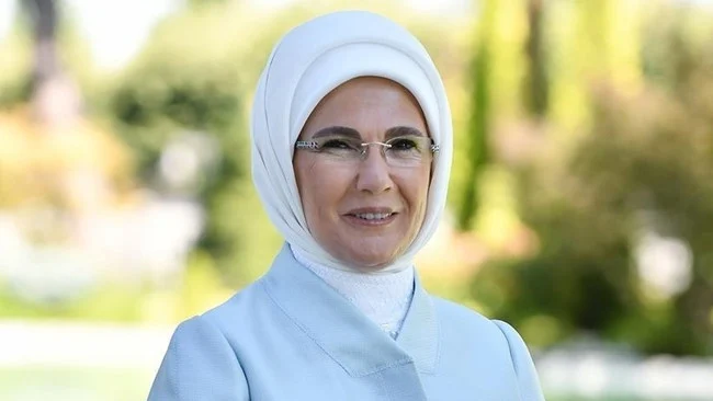 Emine Erdoğan Cumhuriyet’in 102 Yılında Güçlenerek Geleceğe Taşındığını Vurguladı