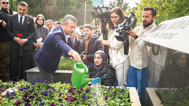 Erdal İnönü Vefatının 18 Yıl Dönümünde Anıldı Sevinç İnönü CHP’ye Katıldı