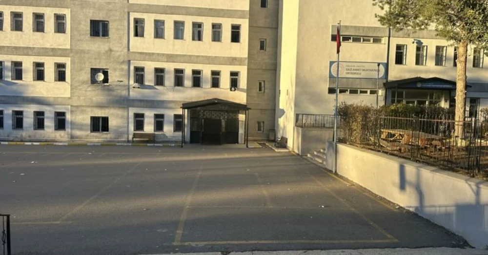Erzurum’da Gazi Ahmet Muhtar Paşa Ortaokulunda 21 Öğrenci İzdihamda Yaralandı