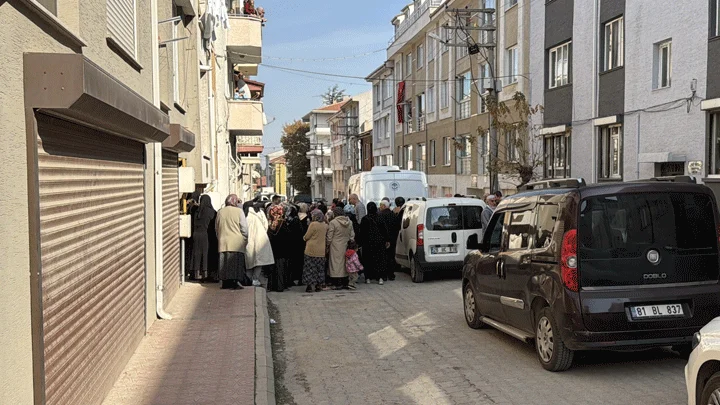 Eskişehirde Boğazı Kesilmiş Halde Bulunan Kadın Cinayetinde Zihinsel Engelli Oğlu Adliyeye Sevk Edildi