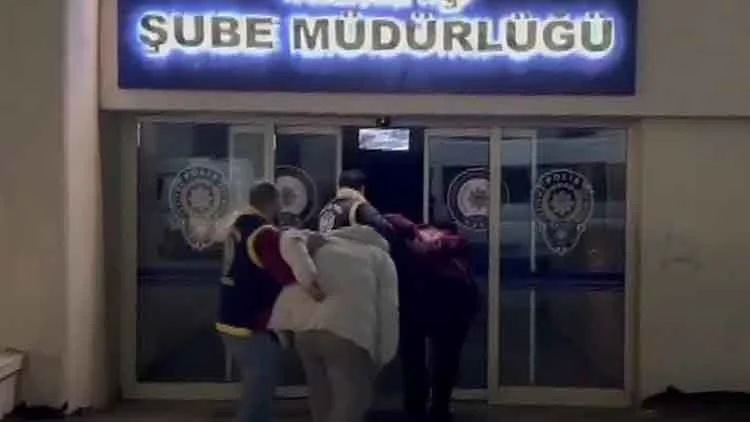 Ankara’da Sosyal Medya Üzerinden Tuzağa Düşürdükleri Kişiyi Gasbeden Çift Tutuklandı