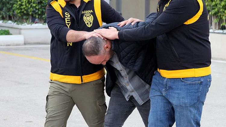 Adana’da Ev Bahçesinde Gömülü El Bombası Ve Patlayıcı Bulundu Şüpheli Tutuklandı