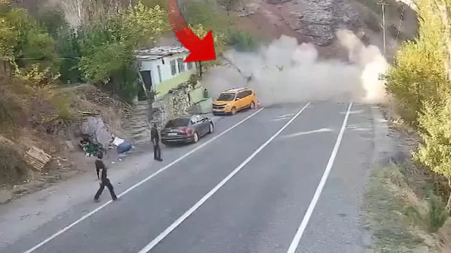 Tunceli’de Kepçe Çalışması Sonrası Yuvarlanan Kaya Büyük Bir Felaketi Saniyelerle Önledi