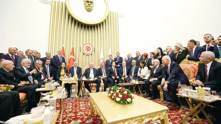 Fatih Erbakan Erdoğan İle Meclis Fotoğrafının İttifak Habercisi Olmadığını Net Bir Şekilde Açıkladı