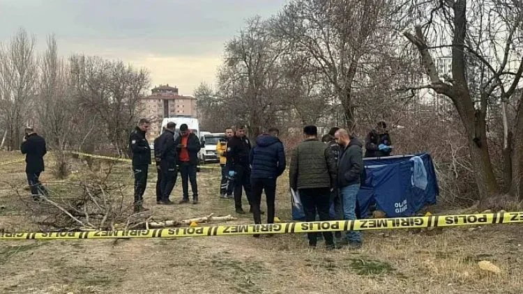 Niğde’de Arazide Yanmış Erkek Cesedi Bulundu Kimliği Belirlendi