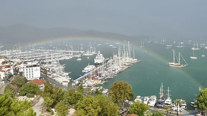 Fethiye Limanı’nda Yağış Sonrası Eşsiz Gökkuşağı Manzaraları Kaydedildi