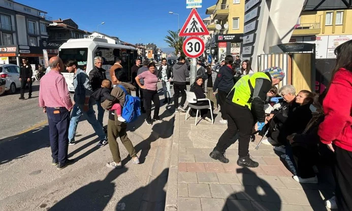 Fethiye’de Midibüs İle Minibüs Çarpışması Sonucu 13 Kişi Yaralandı