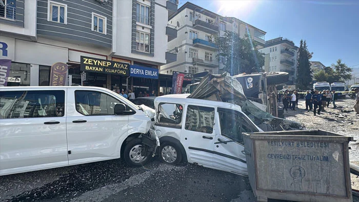 Malatya’da Freni Boşalan Kamyon 15 Araca Çarparak 5 Kişinin Yaralanmasına Neden Oldu