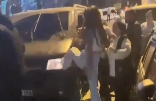 Gaziosmanpaşa’da Kadına Şiddet İddiasına Mahalleli Müdahalesi Araca Saldırıya Dönüştü