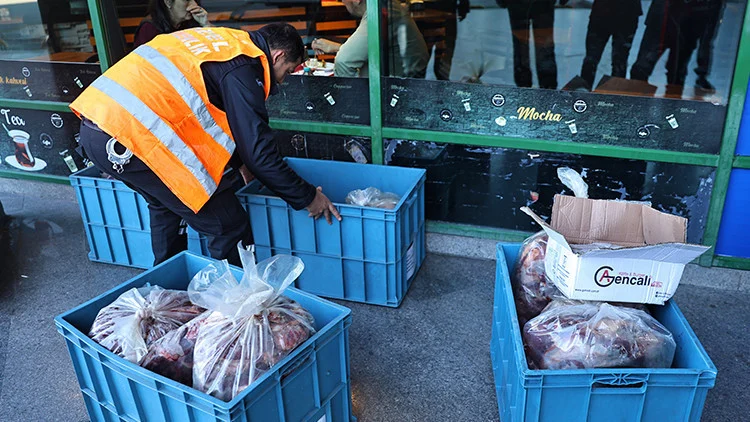 Antalya Otogarı’nda Otobüs Bagajında 270 Kilo Menşei Belli Olmayan Et Ele Geçirildi