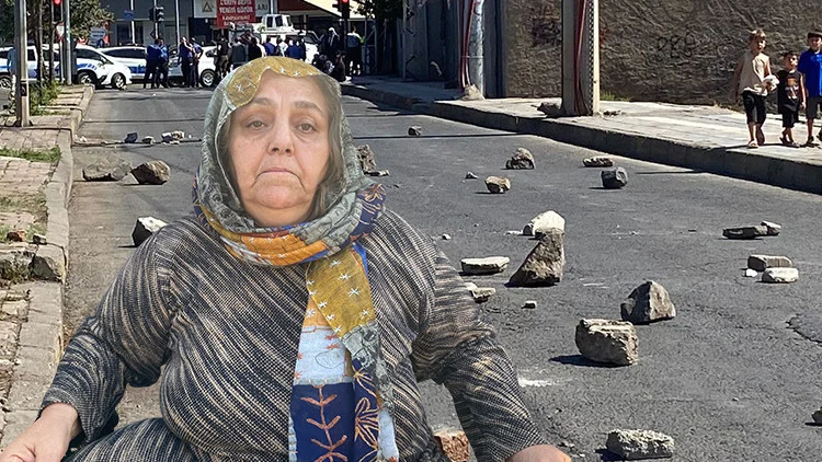 30 Yıllık Tapu Davasını Kazanan Vatandaşlar Mezarlık Caddesini Ulaşıma Kapattı