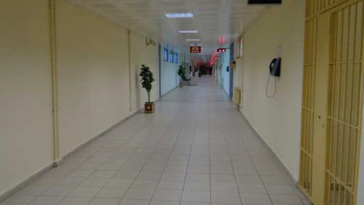 Bolu Cezaevinde Akıl Almaz Şiddet Baba Dört Yaşındaki Kızını Ağır Yaraladı