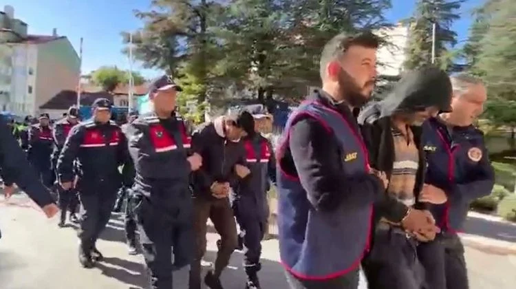 Gündüz Çobanlık Gece Kablo Hırsızlığı Yapan Dokuz Zanlı Tutuklandı