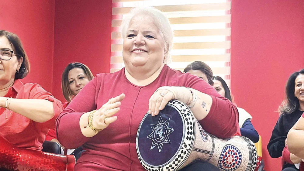 Beyin Anevrizmasıyla Mücadele Eden Vildan Meydanaçar Darbuka Ritmiyle Hayata Bağlandı