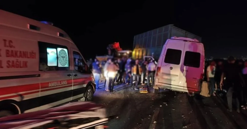 Hatayda İşçi Servisi Kazasında 3Ü Ağır 14 Kişi Yaralandı