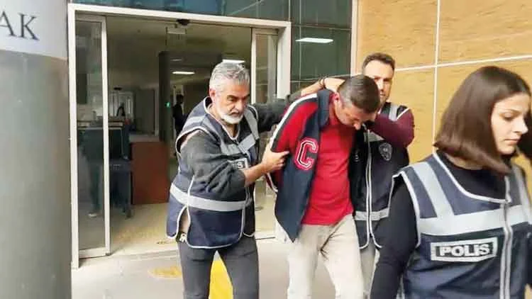 İzmir’de Eski Eşini Otomobille Ezen Zanlı Tutuklandı Mağdur Kadın Hayatından Endişe Ediyor