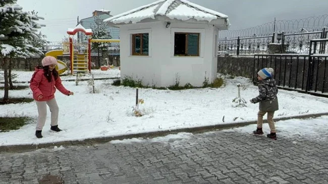 Sarıkamış’ta Hava Sıcaklığı Eksi 8 Dereceye Düştü Kar Yağışı Başladı